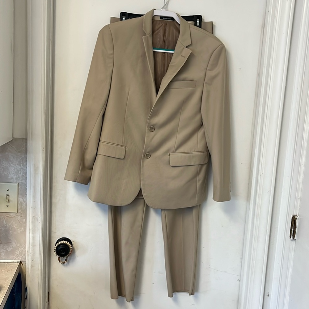 Men’s suit - read description